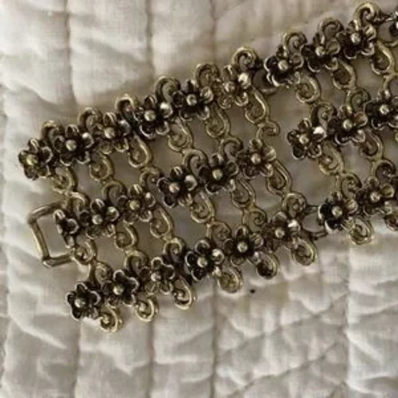 vintage Wide Bracelet  Flower Filagree Chain Style Costume Gold Brass Metal - Picture 3 of 6